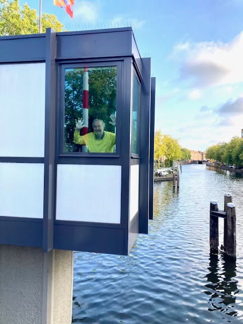 Afbeelding bij ‘Geslapen op de Kabouterbrug in Amsterdam’ (1 van 2)
