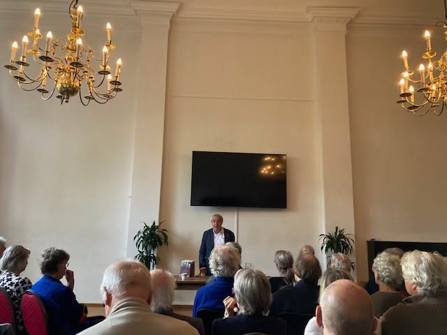 Afbeelding bij ‘160 gespitste oren bij mijn lezing in Hoorn’ (1 van 2)